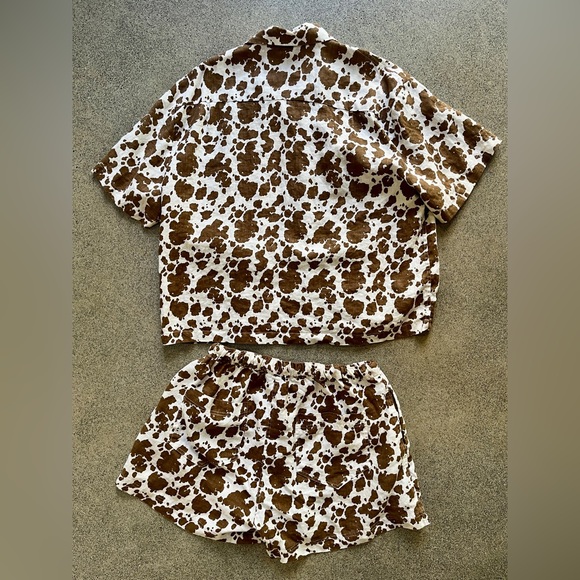 Holiday by Emma Mulholland Cowhide Resort Set - Picture 5 of 8